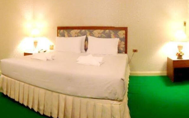 Отель PSU Lodge комната для гостей