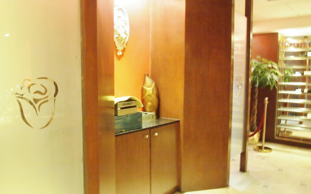 Ole London Hotel