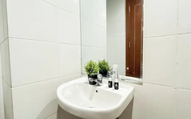 Minimalist Look 1Br At Apartment Vittoria Residence