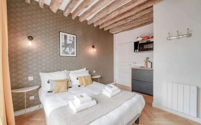 Apartment in Paris for 2 People