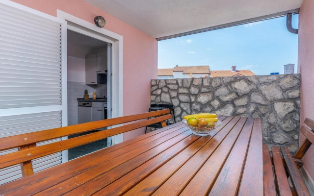 Nice Apartment in Omisalj With Wifi and 1 Bedrooms