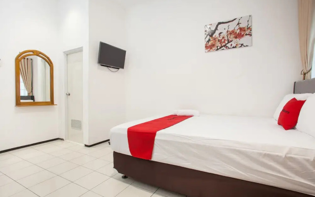 RedDoorz near Sanan Malang