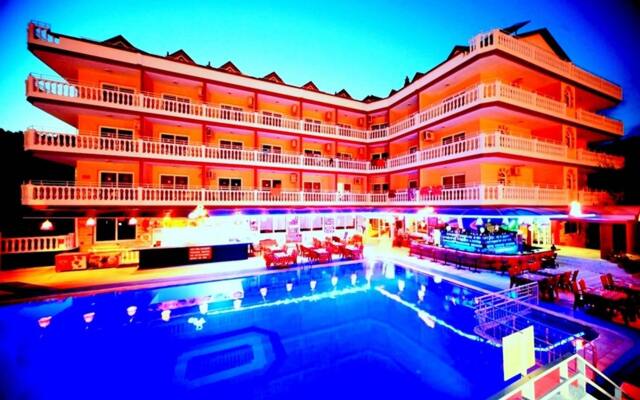 Mustis Royal Plaza Hotel Турция, Кумлюбюк - отзывы, цены и фото номеров - забронировать отель Mustis Royal Plaza Hotel онлайн вид на фасад