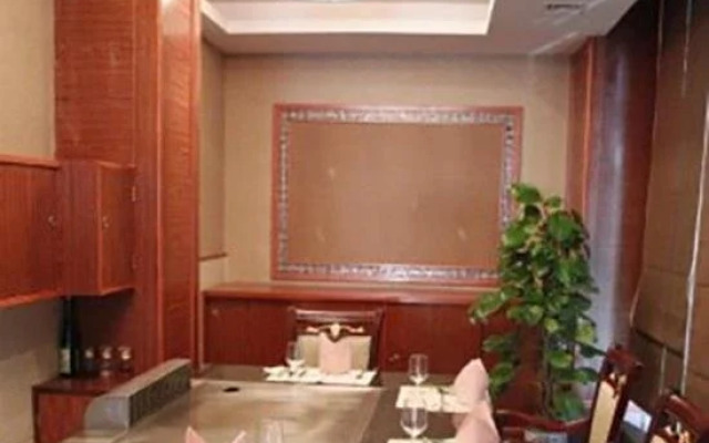 Huizhou Three Suns Hotel