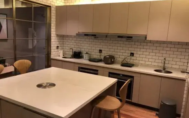 CJIA Apartment (Shanghai Jinshajiang Road Subway Station)