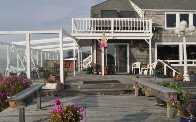 Cliff House Bed & Breakfast in Waldport, United States of America from 183$, photos, reviews - zenhotels.com hotel front