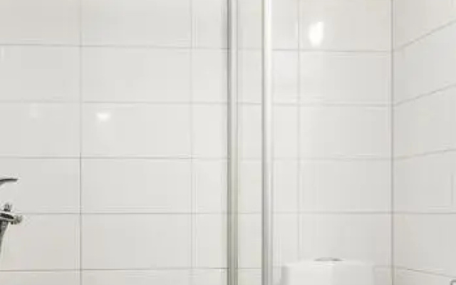 Helsinki Bed-Sänky-Кровать-床-سرير-Camainto into Airport-Centre-University-BusTrainStation