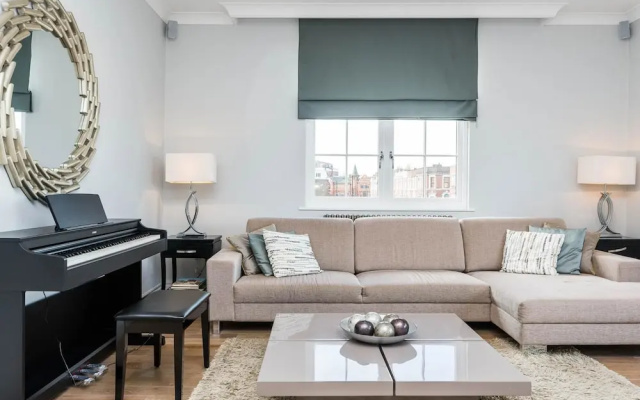 Spectacularly Stylish 2 Bed Flat Heart of Fulham