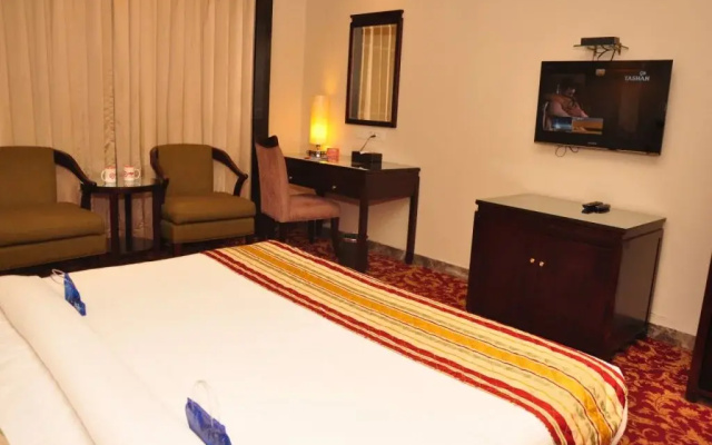 Oyo Premium Lawrence Road