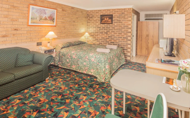 Settlers Motor Inn