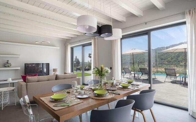 3 Bedroom Modern Villa, Pool, Savoca, East Sicily