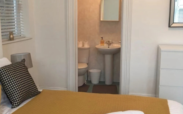 Golden Triangle Ensuites