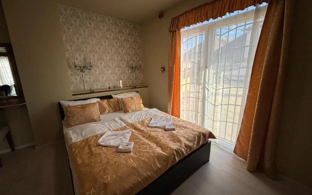 Libra Hotel