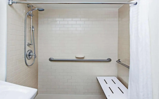 Candlewood Suites Kansas City-Overland Park