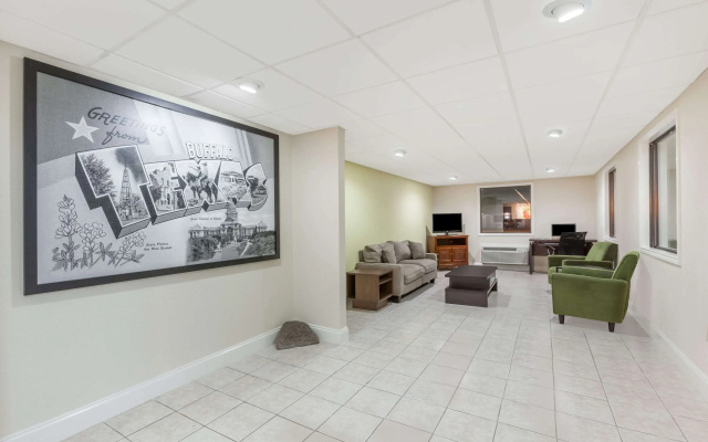 Super 8 by Wyndham Buffalo