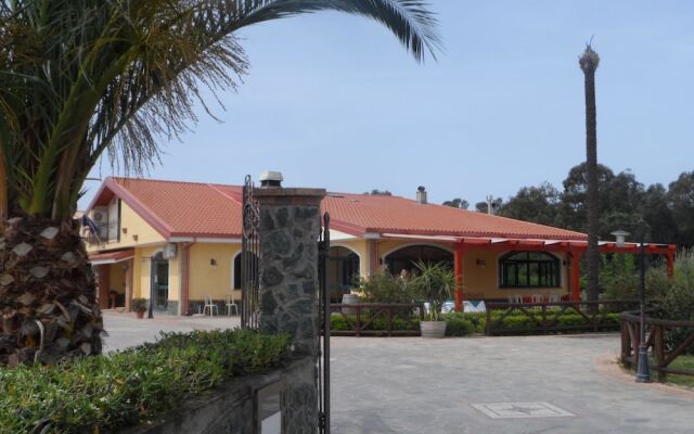 Отель Agriturismo Cascina Concetta Италия, Пиццо - отзывы, цены и фото номеров - забронировать отель Agriturismo Cascina Concetta онлайн вид на фасад