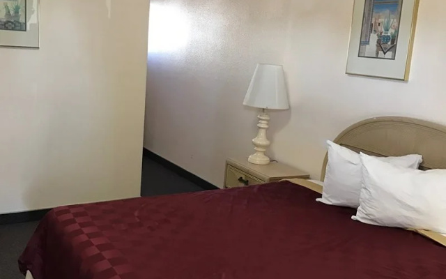 Colonial Motel