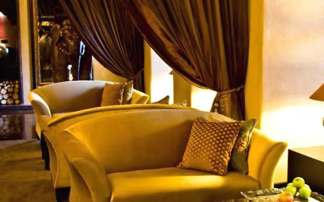 Tayfin Royale Hotel & Restaurant