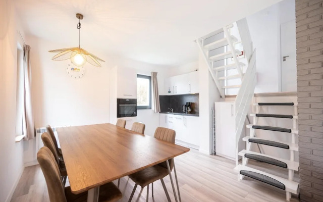 Spacious Holiday Home in Hambachtal Resort
