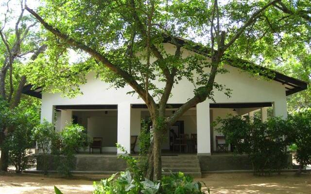 Отель Waters Edge Bungalow вид на фасад