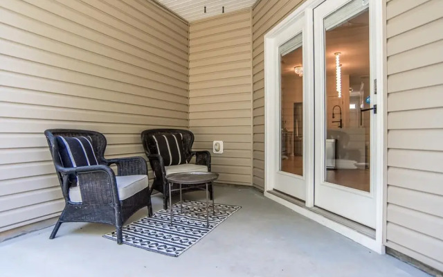 Luxury Three Bedroom Townhome Near Cary