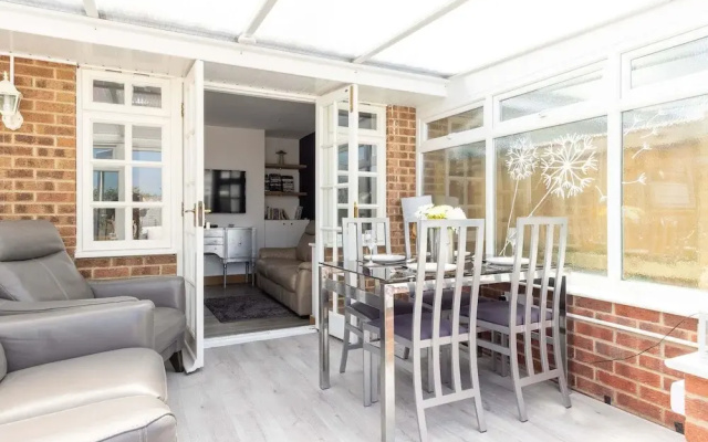 Coastal Retreat With Hot Tub Walk to Beach