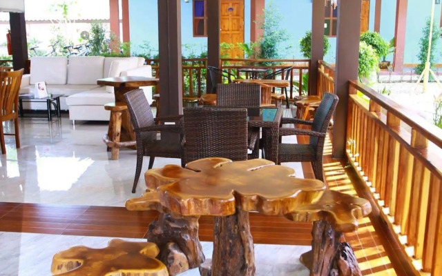 Hugpua Hotel