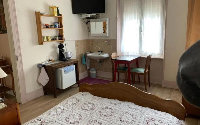 Chambre Gentiane 2 a 3 Personnes Wifi Sdb Partagee