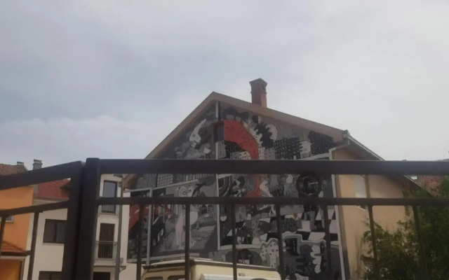 Cheap house near the center of the city