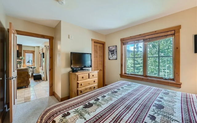 8594 Expedition Station 1 Bedroom Condo by RedAwning