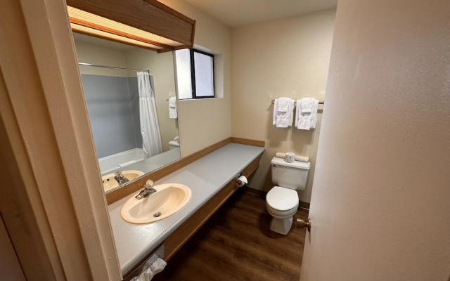 Astoria Crest Hotel
