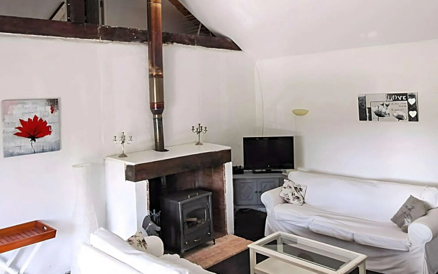 Nice holiday home in Saint-Pierre-de-Frugie with garden