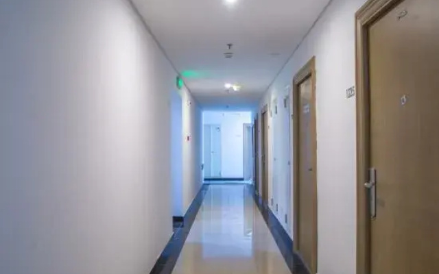 Tuman Jiuqi Hotel (Leshan High-speed Railway Station Wanda Plaza)