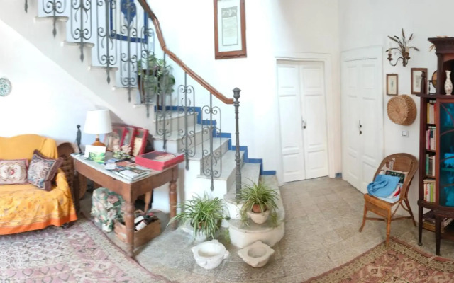 Panoramic Apartment in Villa on The Beach, In Center