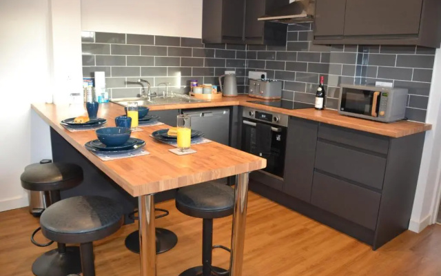 Wisteria Tree - 2 Bed House - Stayseekers