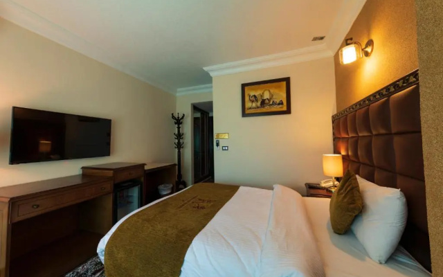 Town Season Hotel