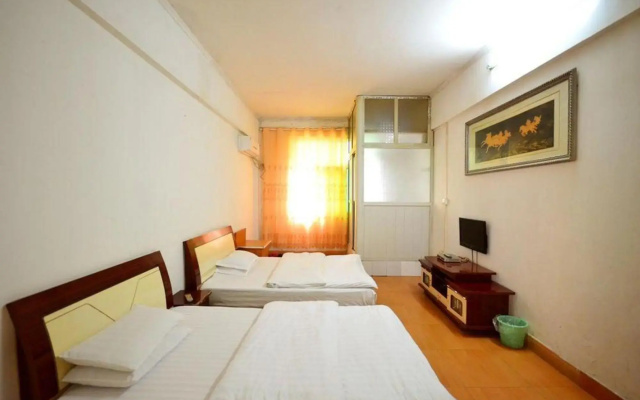 Sanjiang Hotel (Chuhe Hanjie Metro Station Provincial Museum)