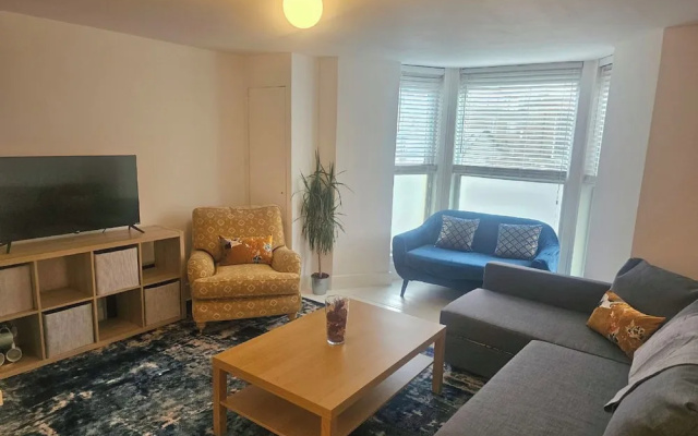 Seaside Haven Coastal Comfort 200m from the Beach