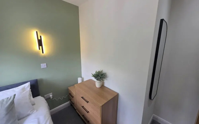 House - Sleeps 4 - Parking - Garden - City Centre