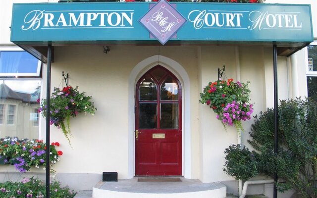 Отель Brampton Court вид на фасад