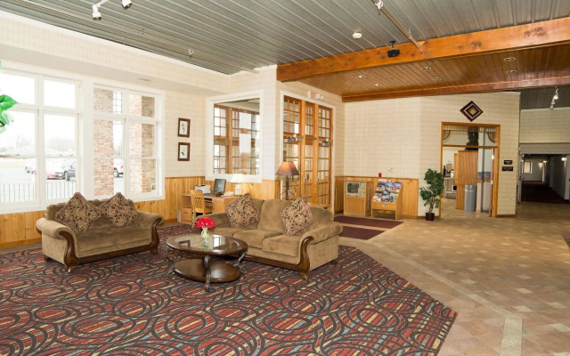 HomeTown Inn & Suites