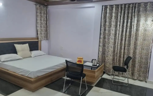 Shri Anand Hotel Berinag