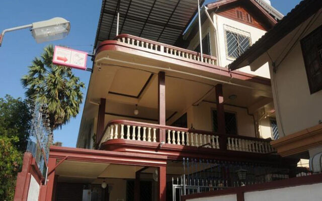 Отель A & M Villa Pattaya Таиланд, Паттайя - 1 отзыв об отеле, цены и фото номеров - забронировать отель A & M Villa Pattaya онлайн вид на фасад
