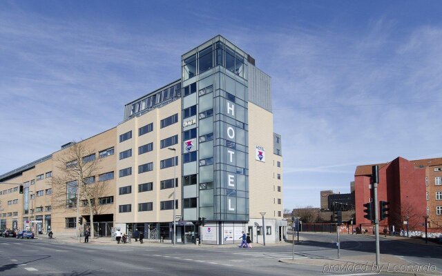 Отель Cabinn Odense Оденсе вид на фасад