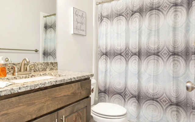 Rock Canyon Oasis 4 Bedroom Home by RedAwning