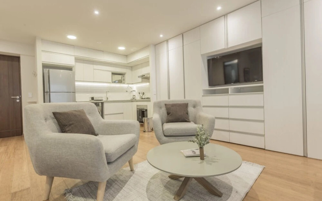 Elegant 1BR in Modern Building