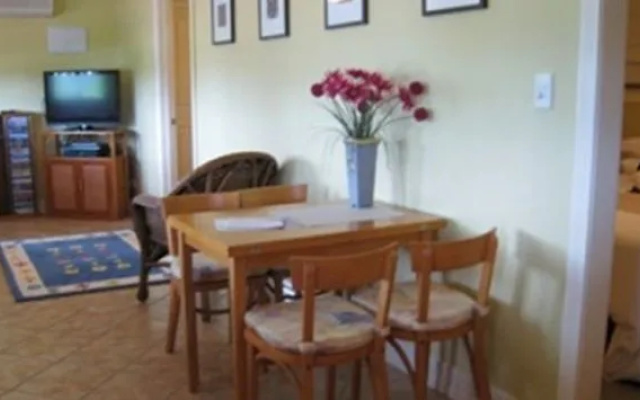 Jacaranda Creek Farmstay & B&B