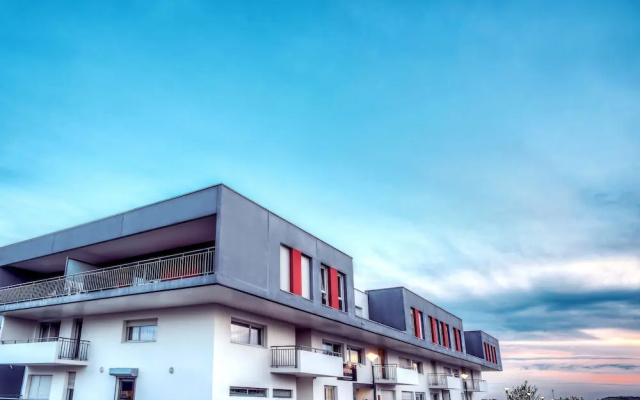 Zenitude Hôtel-Résidences Besançon Les Hauts du Chazal 3*