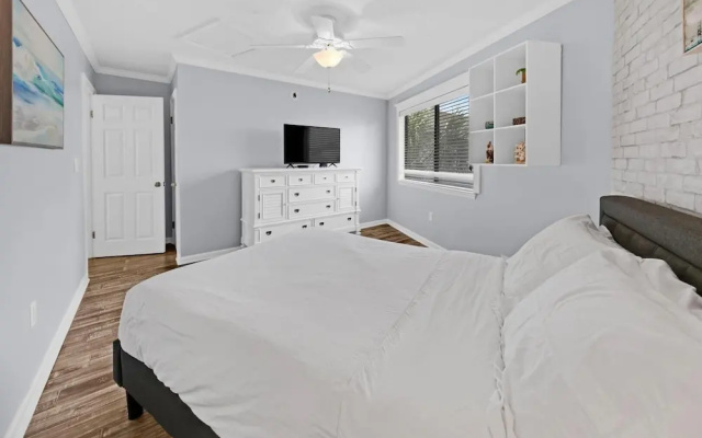 Crystal Village II, Unit 19B