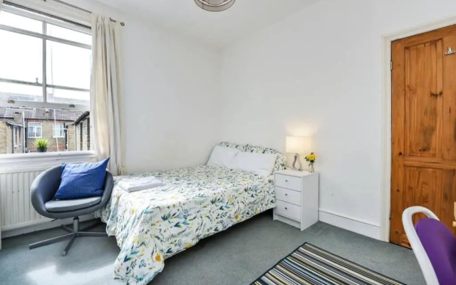 Groves 4 Bedroom, Shepherds Bush